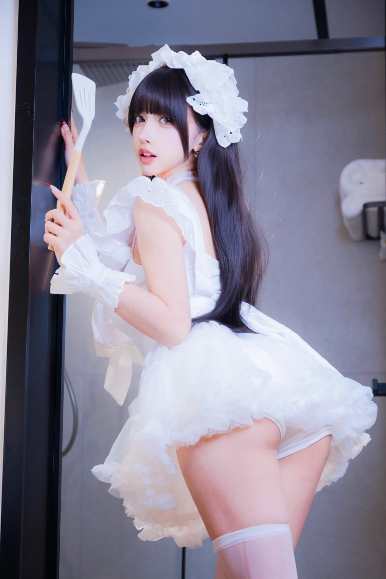 过期米线线喵《厨娘女仆》主题写真：21张全套美图