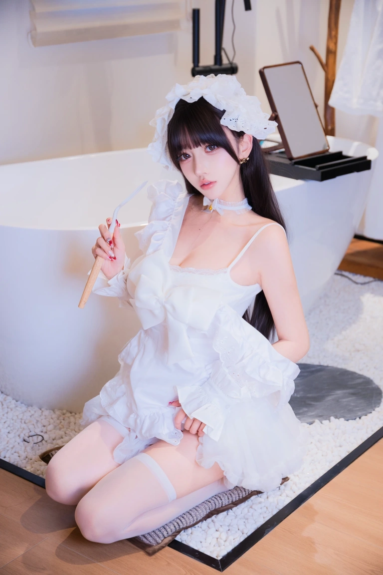过期米线线喵《厨娘女仆》主题写真：21张全套美图