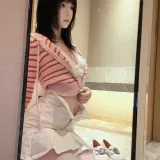 桜桃喵《条纹毛衣》主题写真：22张全套美图