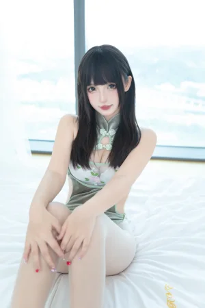 神楽坂真冬《第五季 序号24：《青翠如梦》》主题写真：75张全套美图，含2个视频