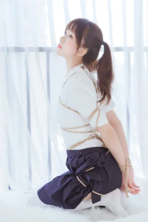 桜桃喵《捆绑》主题写真：51张全套美图