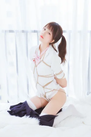 桜桃喵《捆绑》主题写真：51张全套美图