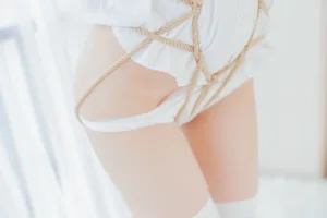 桜桃喵《捆绑》主题写真：51张全套美图