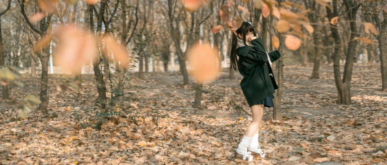 蠢沫沫《沫沫真爱版 秋季JK》主题写真：19张全套美图