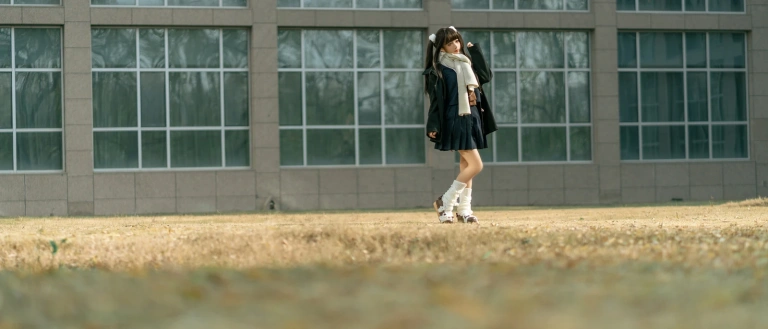 蠢沫沫《沫沫真爱版 秋季JK》主题写真：19张全套美图