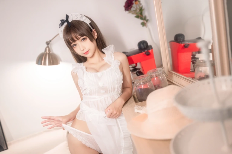蠢沫沫《沫沫真爱版 内衣围裙》主题写真：40张全套美图