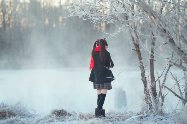 桜桃喵《2023年12月 雾凇》主题写真：10张全套美图