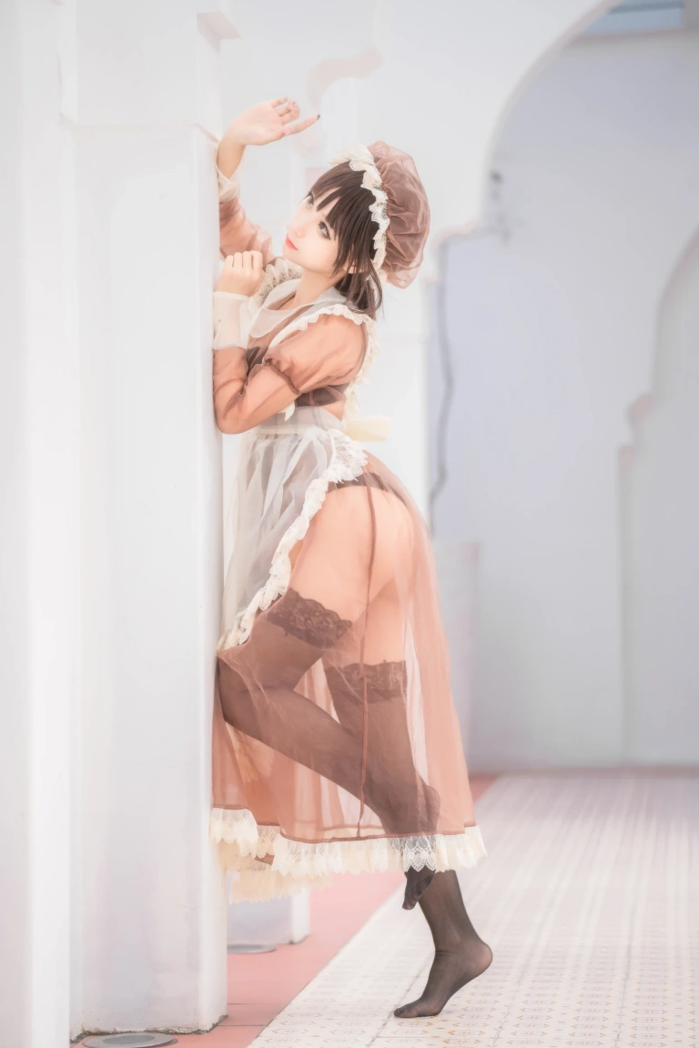 蠢沫沫《沫沫真爱版 纱-室外女仆》主题写真：40张全套美图