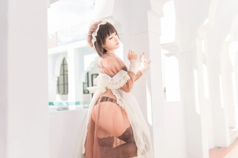 蠢沫沫《沫沫真爱版 纱-室外女仆》主题写真：40张全套美图