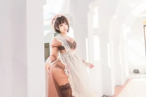 蠢沫沫《沫沫真爱版 纱-室外女仆》主题写真：40张全套美图