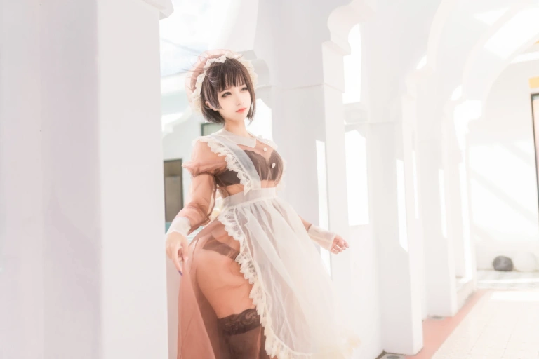 蠢沫沫《沫沫真爱版 纱-室外女仆》主题写真：40张全套美图