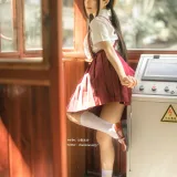 蠢沫沫《红火车》主题写真：16张全套美图