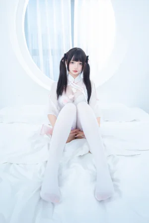 神楽坂真冬《第五季 序号33：《蜜桃雪糕》》主题写真：75张全套美图，含2个视频