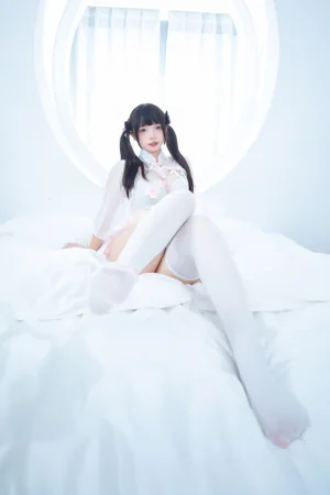 神楽坂真冬《第五季 序号33：《蜜桃雪糕》》主题写真：75张全套美图，含2个视频