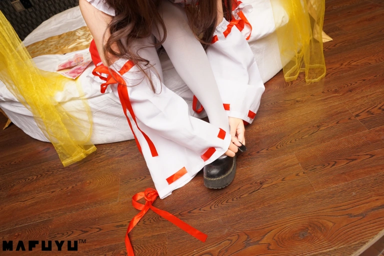 神楽坂真冬《灵梦系列》主题写真：104张全套美图
