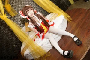 神楽坂真冬《灵梦系列》主题写真：104张全套美图