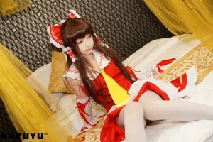 神楽坂真冬《灵梦系列》主题写真：104张全套美图