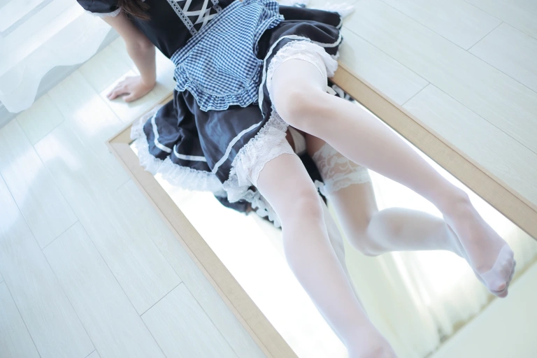 雯仔不讲道理《女仆写真》主题写真：17张全套美图