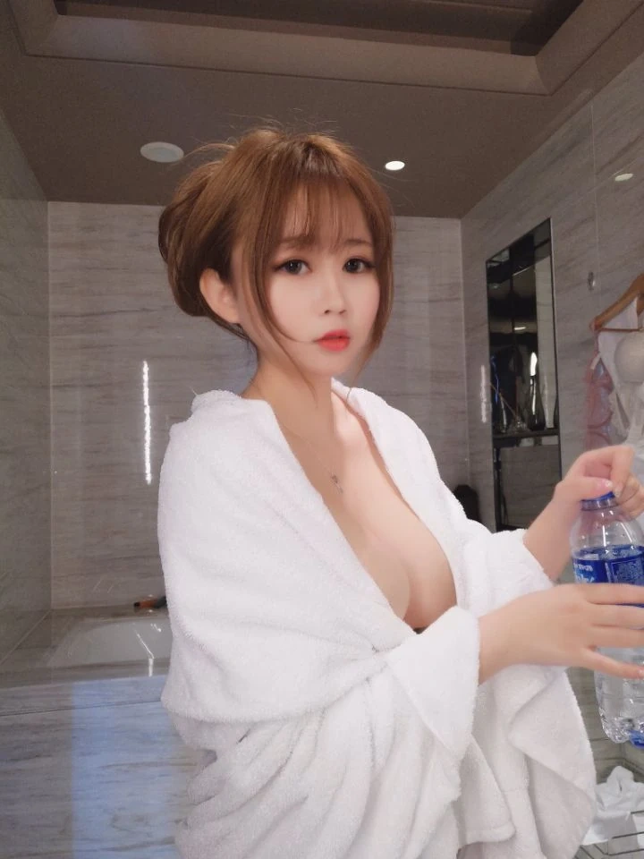 依酱《日常》主题写真：180张全套美图
