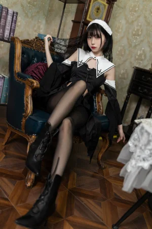 许岚《修女黑丝》主题写真：40张全套美图