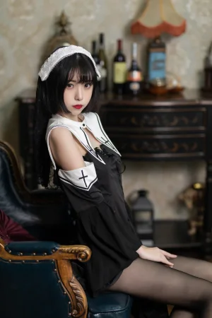 许岚《修女黑丝》主题写真：40张全套美图