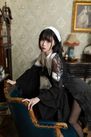 许岚《修女黑丝》主题写真：40张全套美图