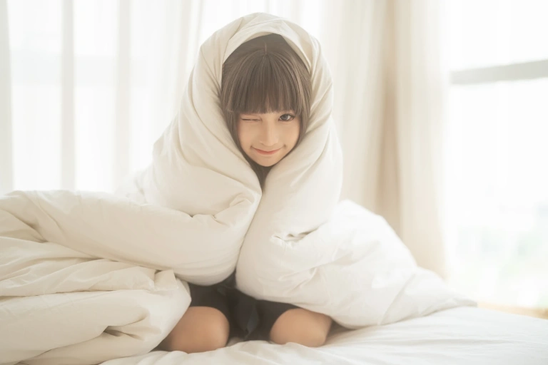 蠢沫沫《被窝JK》主题写真：15张全套美图，含1个视频