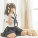 蠢沫沫《被窝JK》主题写真：15张全套美图，含1个视频