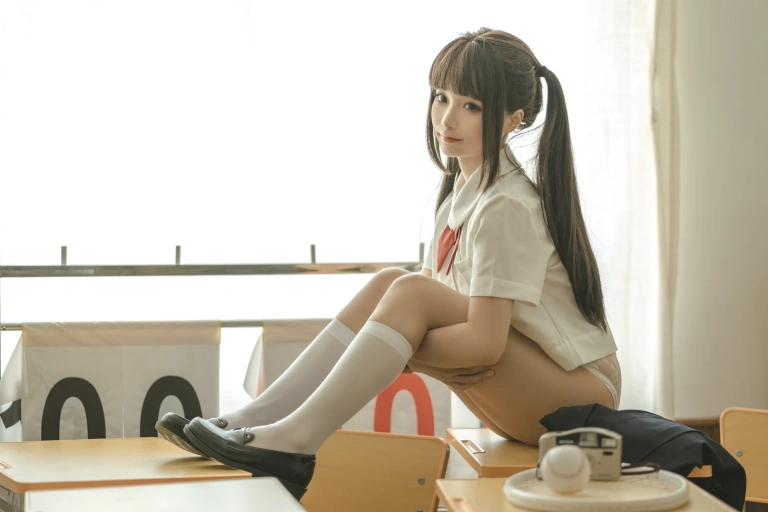 蠢沫沫《小学妹》主题写真：30张全套美图