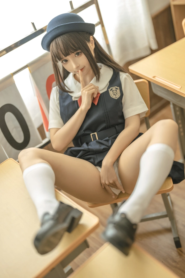 蠢沫沫《小学妹》主题写真：30张全套美图