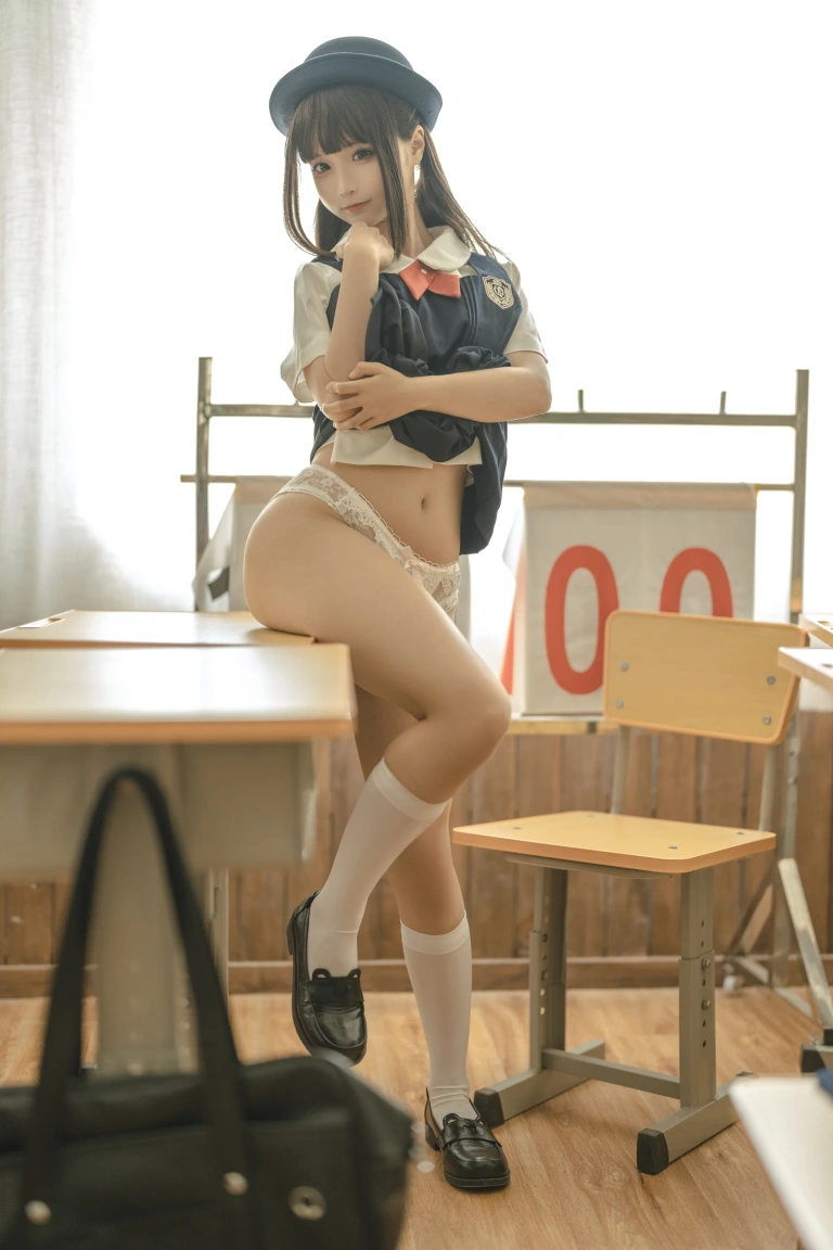 蠢沫沫《小学妹》主题写真：30张全套美图