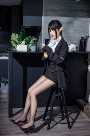 桜桃喵《精灵OL》主题写真：46张全套美图，含1个视频