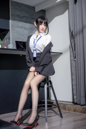 桜桃喵《精灵OL》主题写真：46张全套美图，含1个视频