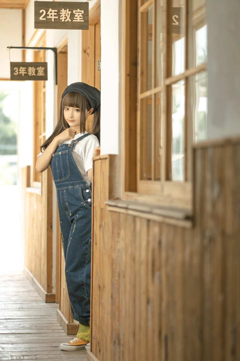 蠢沫沫《小画家》主题写真：110张全套美图