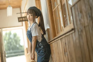 蠢沫沫《小画家》主题写真：110张全套美图