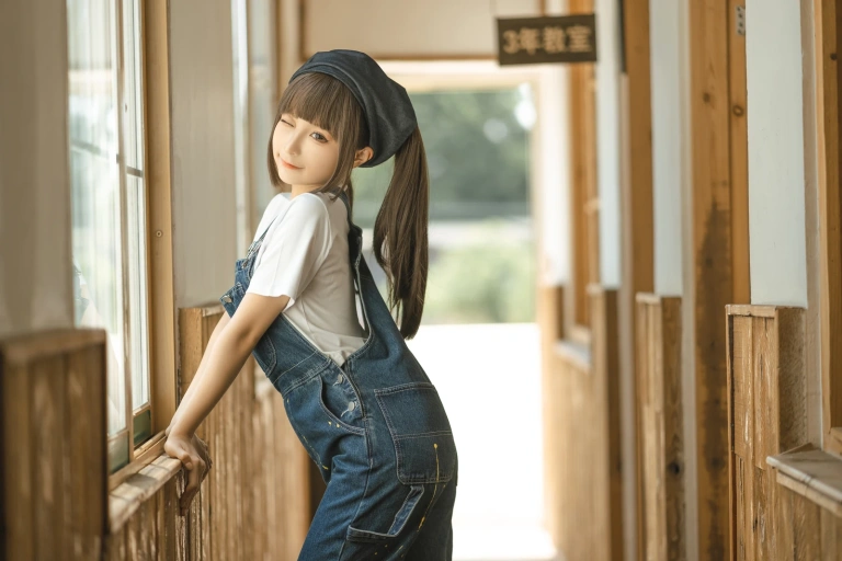 蠢沫沫《小画家》主题写真：110张全套美图