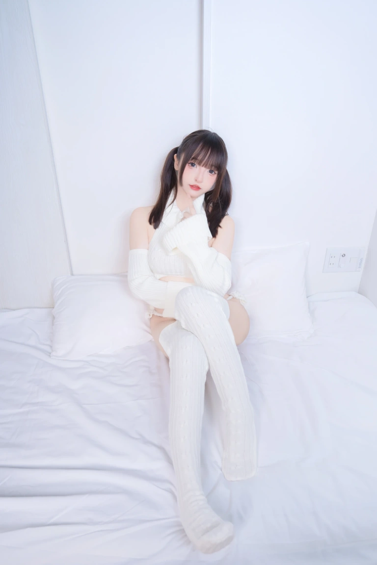 神楽坂真冬《第五季 序号36：《斩男毛衣》》主题写真：75张全套美图，含2个视频