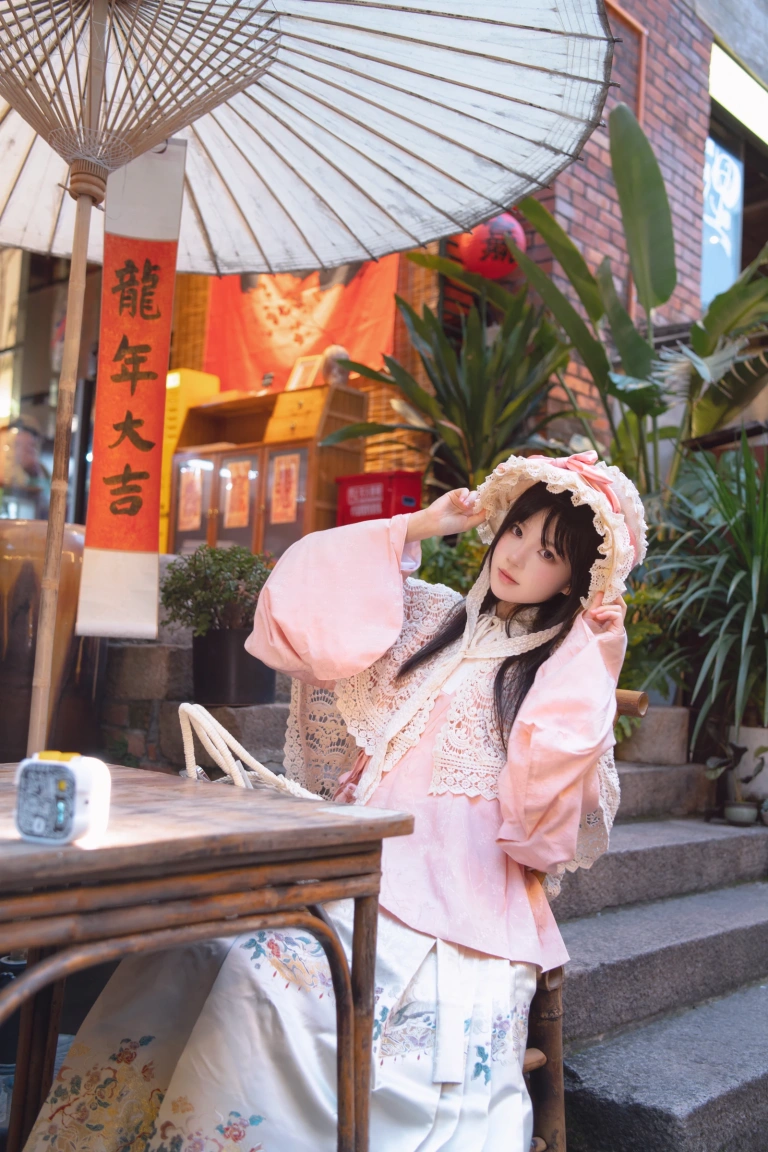 桜桃喵《龙年大吉》主题写真：11张全套美图