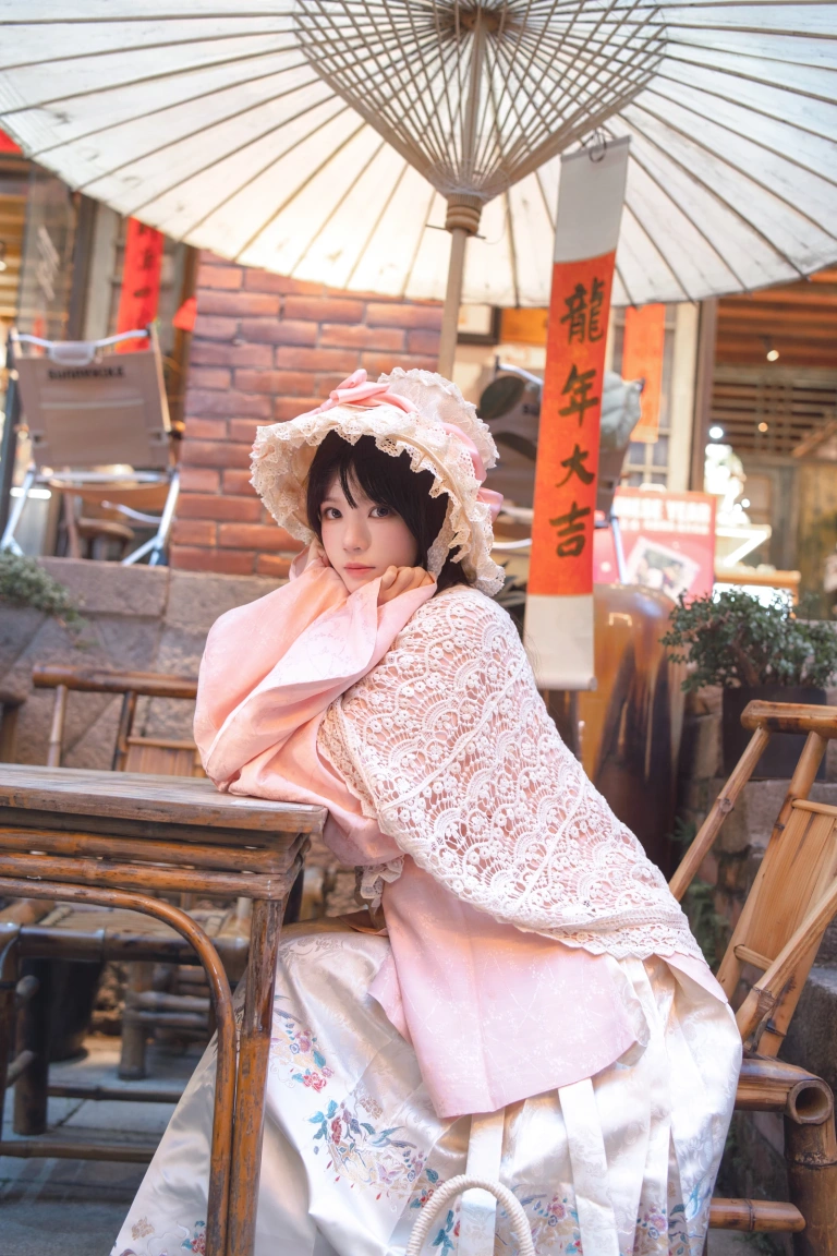 桜桃喵《龙年大吉》主题写真：11张全套美图