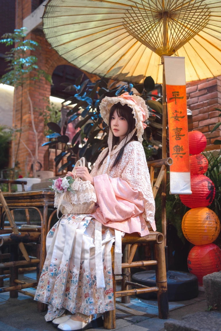 桜桃喵《龙年大吉》主题写真：11张全套美图