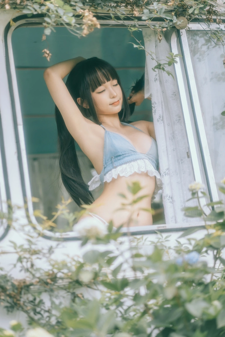 蠢沫沫《大巴车》主题写真：130张全套美图