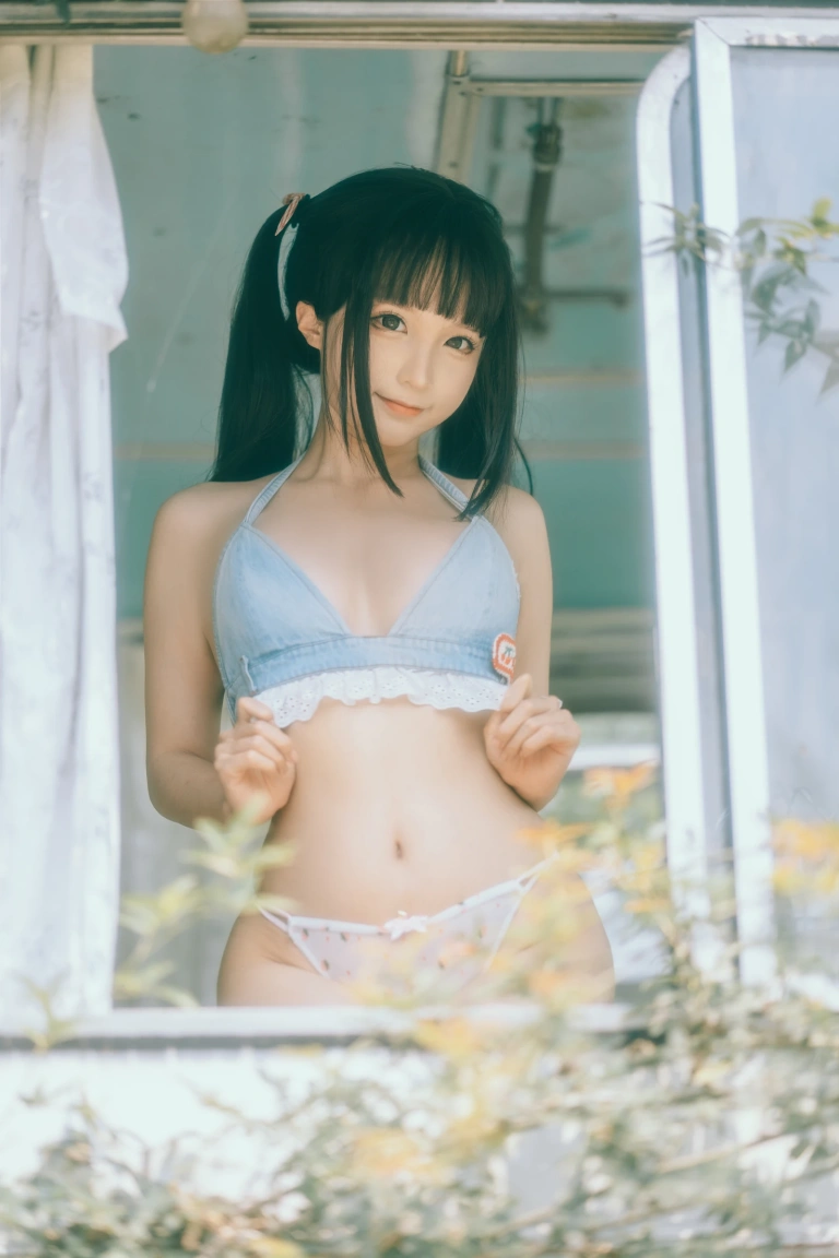 蠢沫沫《大巴车》主题写真：130张全套美图