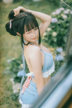 蠢沫沫《大巴车》主题写真：130张全套美图
