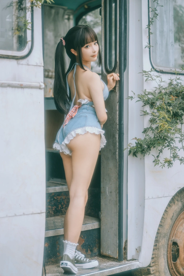 蠢沫沫《大巴车》主题写真：130张全套美图