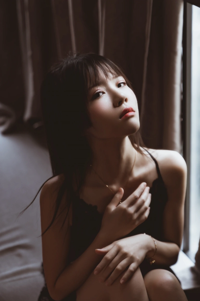 桜桃喵《黑》主题写真：21张全套美图