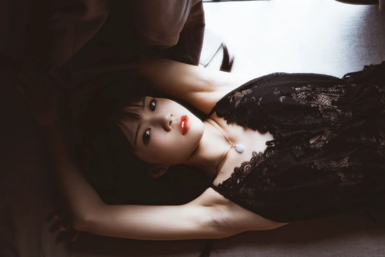 桜桃喵《黑》主题写真：21张全套美图