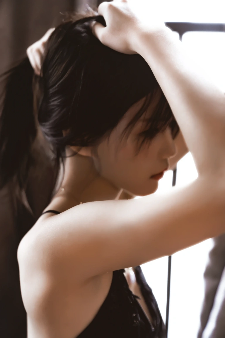 桜桃喵《黑》主题写真：21张全套美图