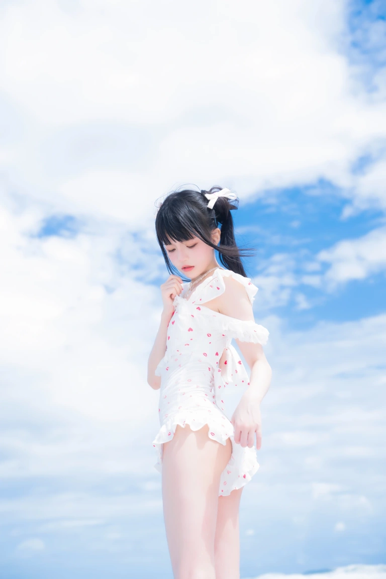 桜桃喵《雪顶冰淇淋》主题写真：17张全套美图