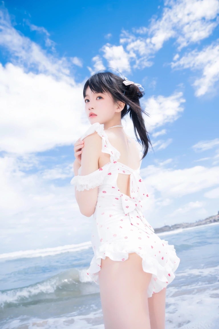 桜桃喵《雪顶冰淇淋》主题写真：17张全套美图