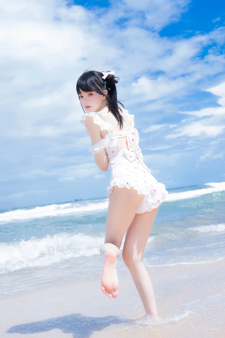 桜桃喵《雪顶冰淇淋》主题写真：17张全套美图